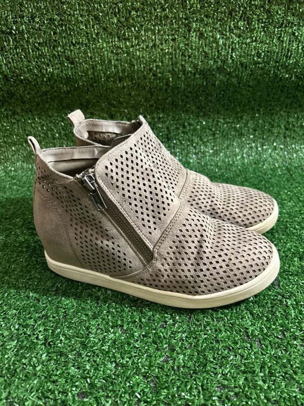 Art Class suede booties